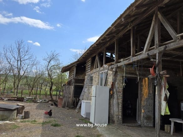 Small Bulgarian farm for sale in village Zavetno