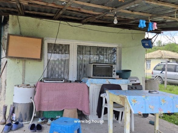Small Bulgarian farm for sale in village Zavetno