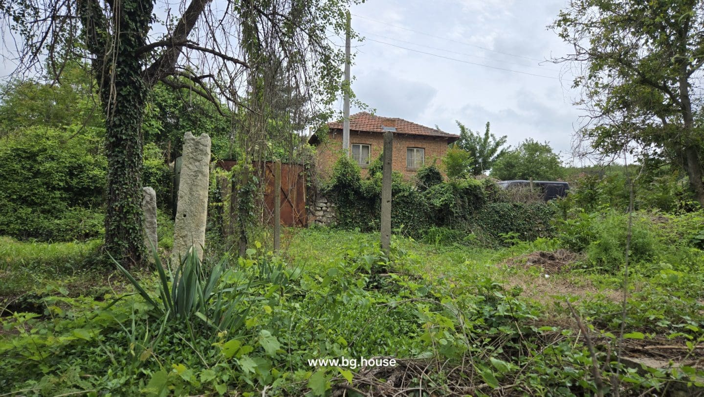 Bulgarian single storey house with a garden