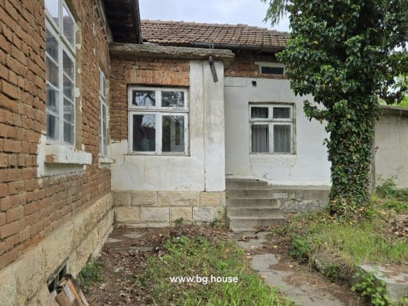 Bulgarian single storey house with a garden