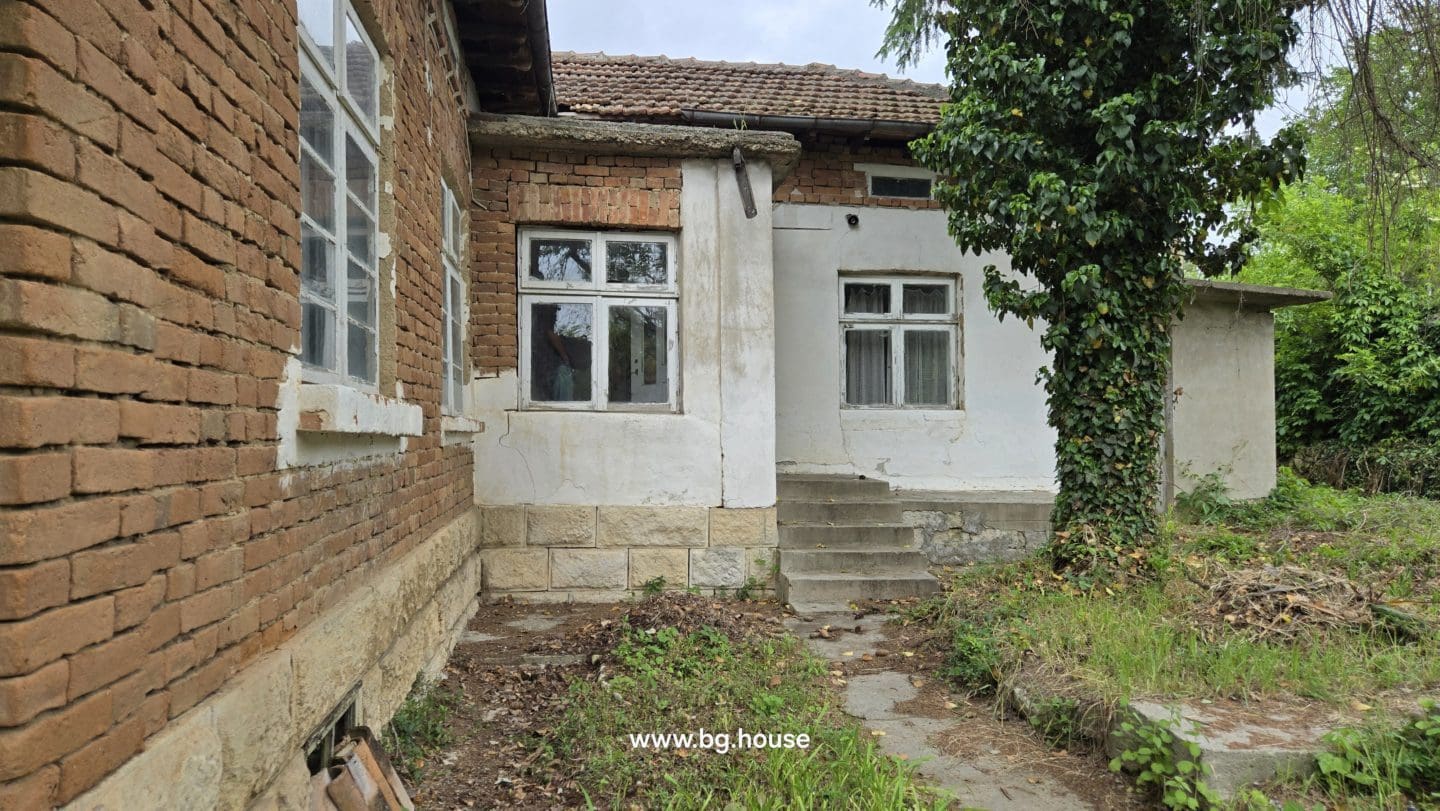 Bulgarian single storey house with a garden