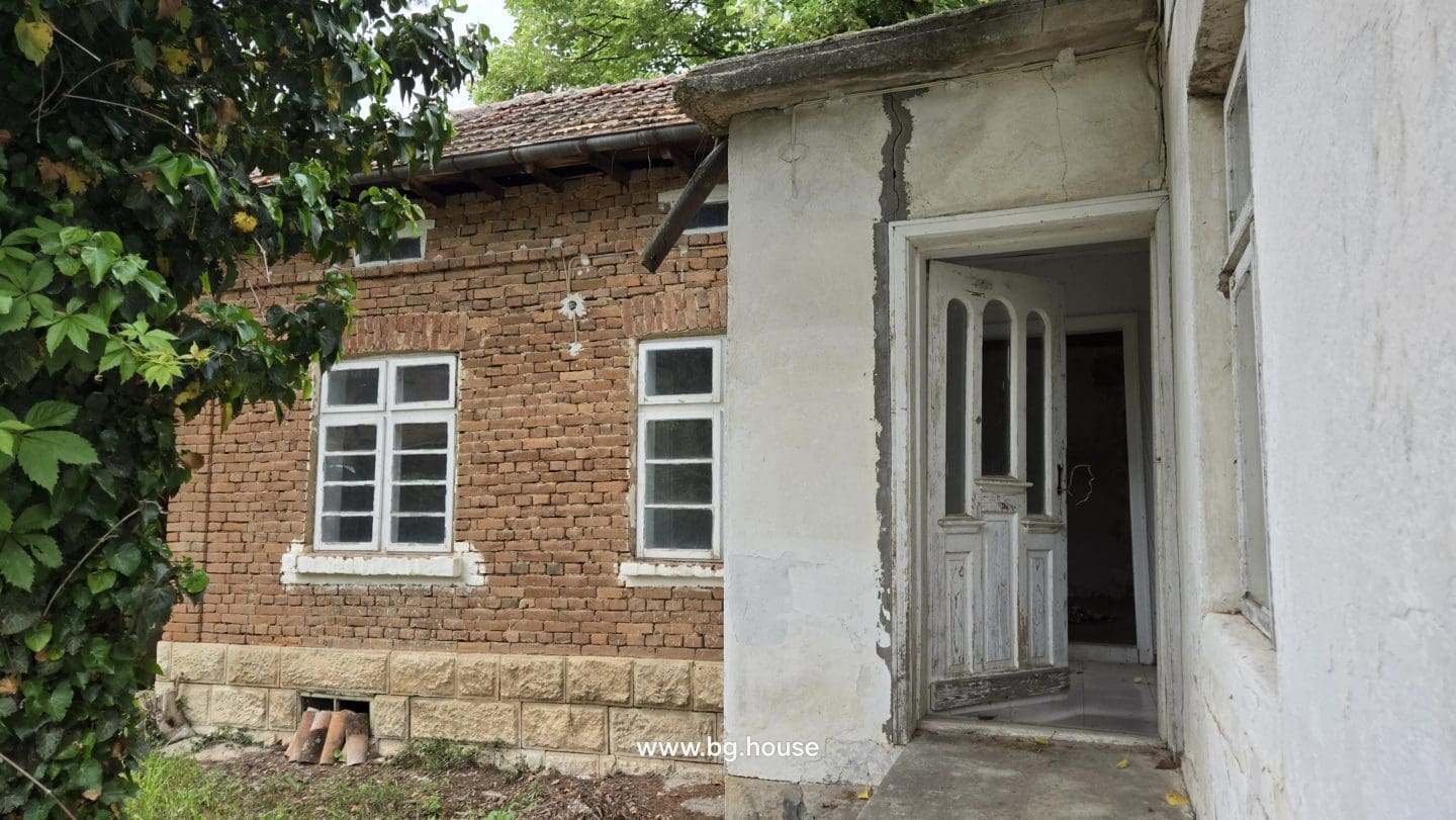Bulgarian single storey house with a garden