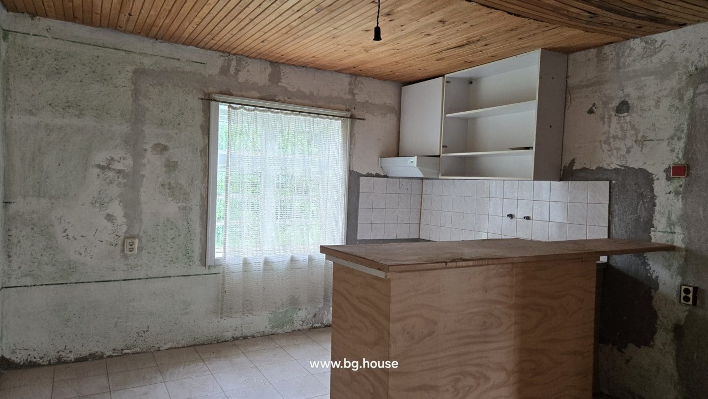 Bulgarian single storey house with a garden