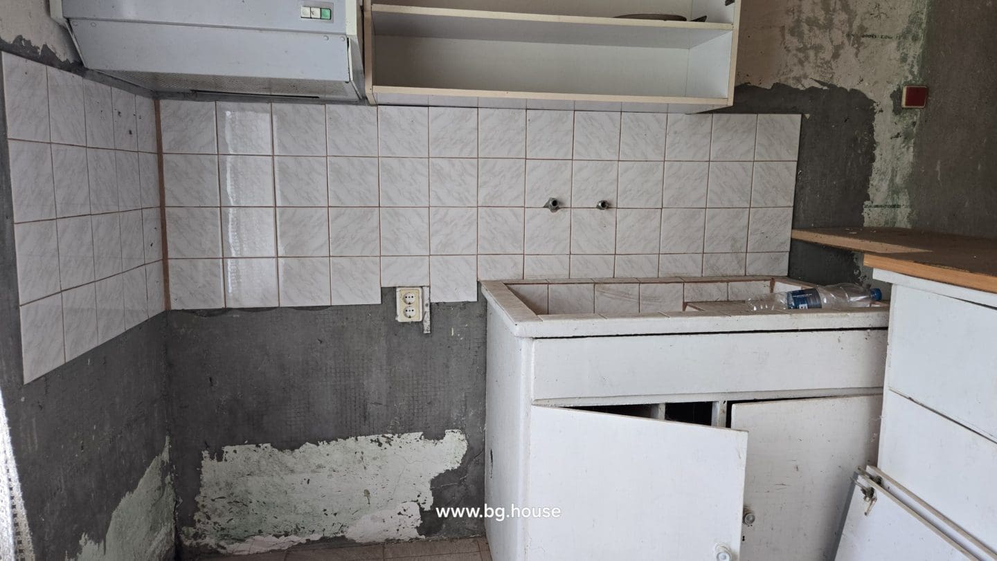 Bulgarian single storey house with a garden