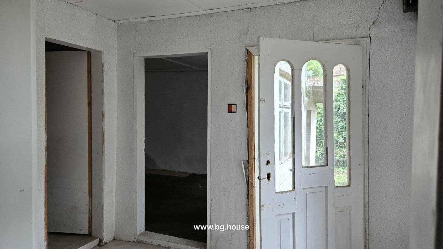 Bulgarian single storey house with a garden