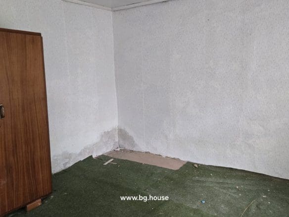Bulgarian single storey house with a garden