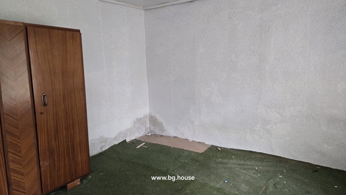 Bulgarian single storey house with a garden