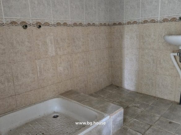 Bulgarian single storey house with a garden