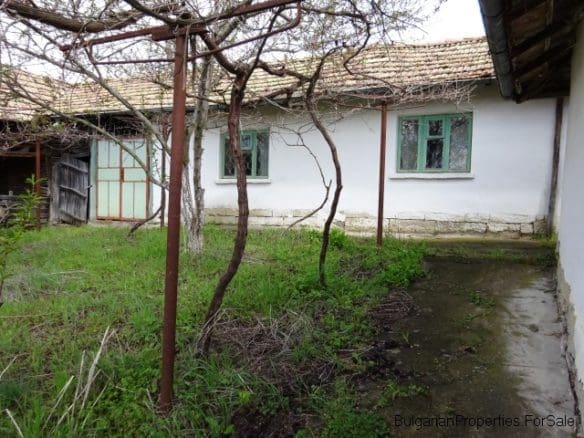 Bulgarian Rural Property For Sale in Lomtsi Village
