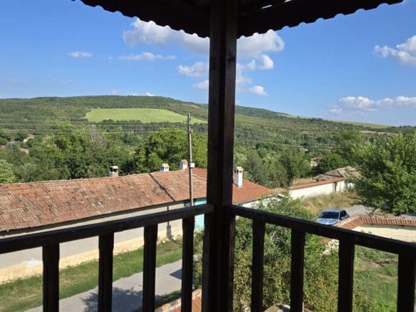 Bulgarian House with 4 Bedrooms and Pool in Village Balkanski