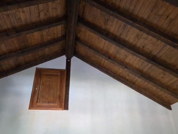 Bulgarian House with 4 Bedrooms and Pool in Village Balkanski