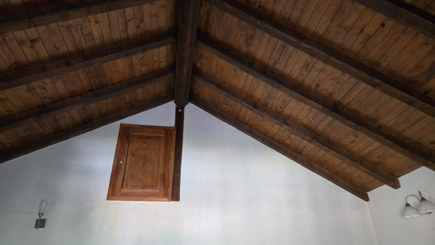 Bulgarian House with 4 Bedrooms and Pool in Village Balkanski