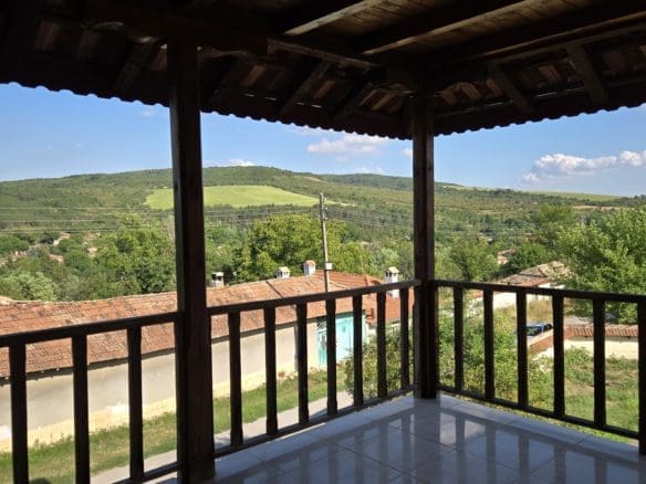 Bulgarian House with 4 Bedrooms and Pool in Village Balkanski
