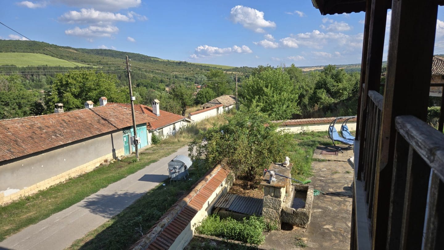 Bulgarian House with 4 Bedrooms and Pool in Village Balkanski