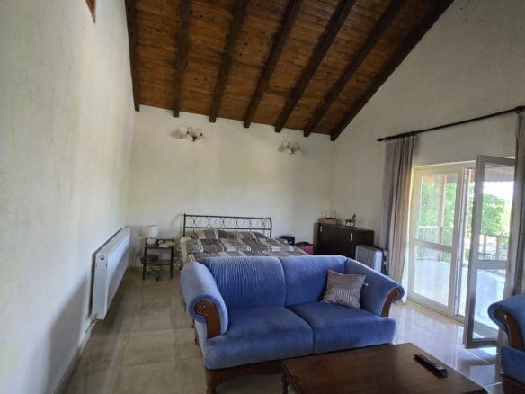 Bulgarian House with 4 Bedrooms and Pool in Village Balkanski