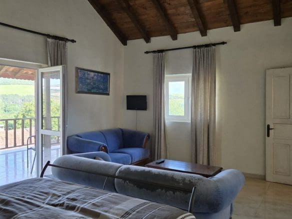 Bulgarian House with 4 Bedrooms and Pool in Village Balkanski
