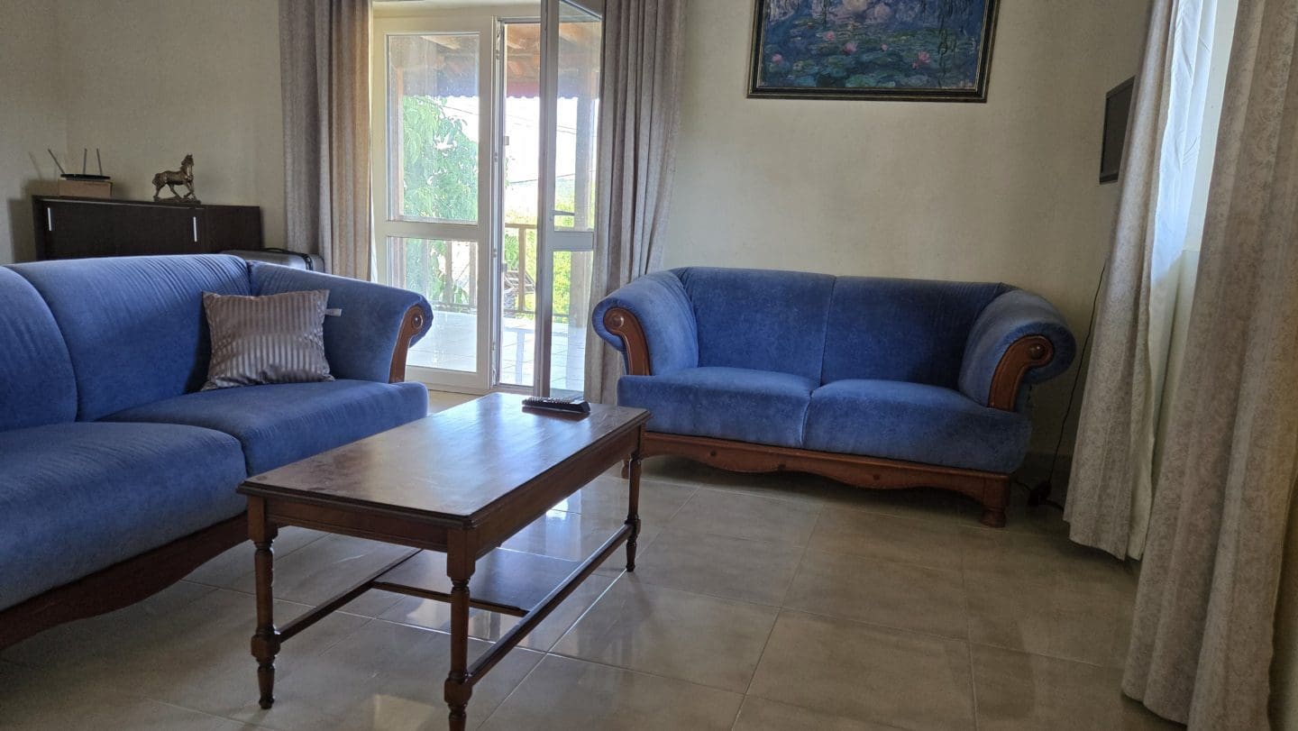 Bulgarian House with 4 Bedrooms and Pool in Village Balkanski