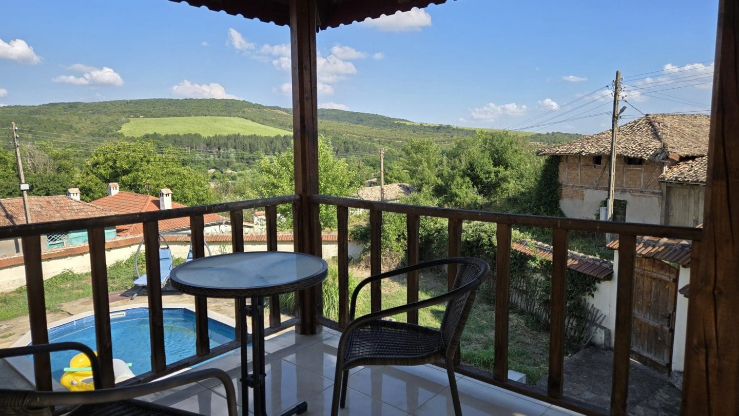 Bulgarian House with 4 Bedrooms and Pool in Village Balkanski