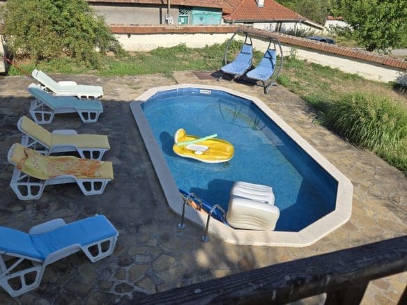 Bulgarian House with 4 Bedrooms and Pool in Village Balkanski