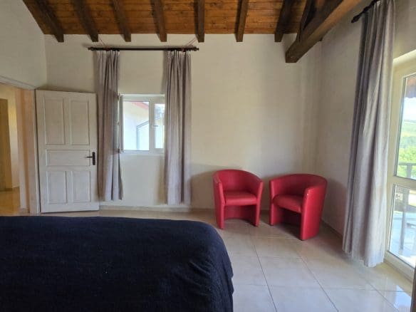 Bulgarian House with 4 Bedrooms and Pool in Village Balkanski