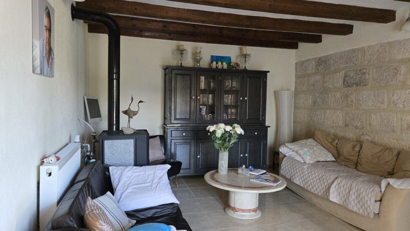 Bulgarian House with 4 Bedrooms and Pool in Village Balkanski
