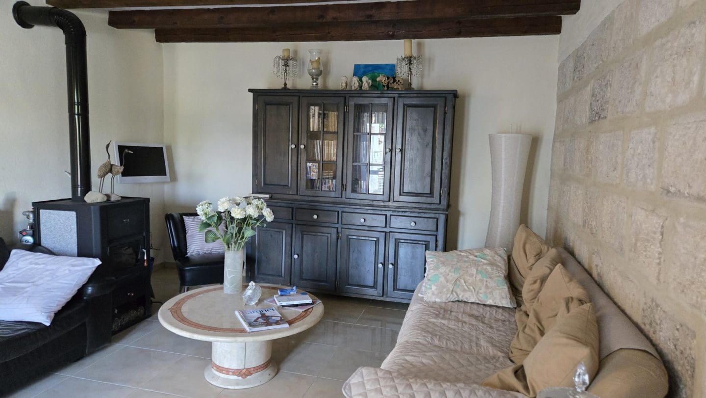 Bulgarian House with 4 Bedrooms and Pool in Village Balkanski
