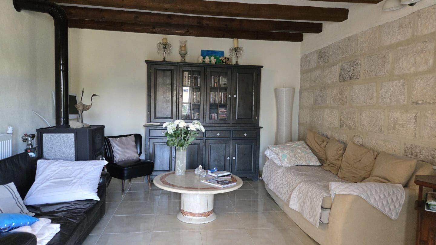 Bulgarian House with 4 Bedrooms and Pool in Village Balkanski
