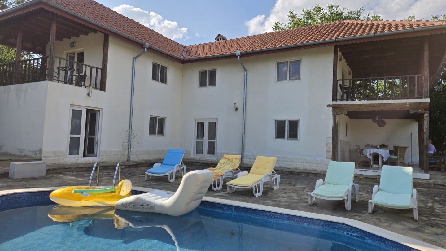 Bulgarian House with 4 Bedrooms and Pool in Village Balkanski