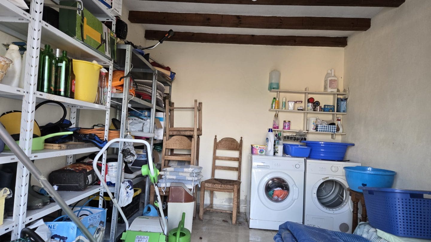 Bulgarian House with 4 Bedrooms and Pool in Village Balkanski