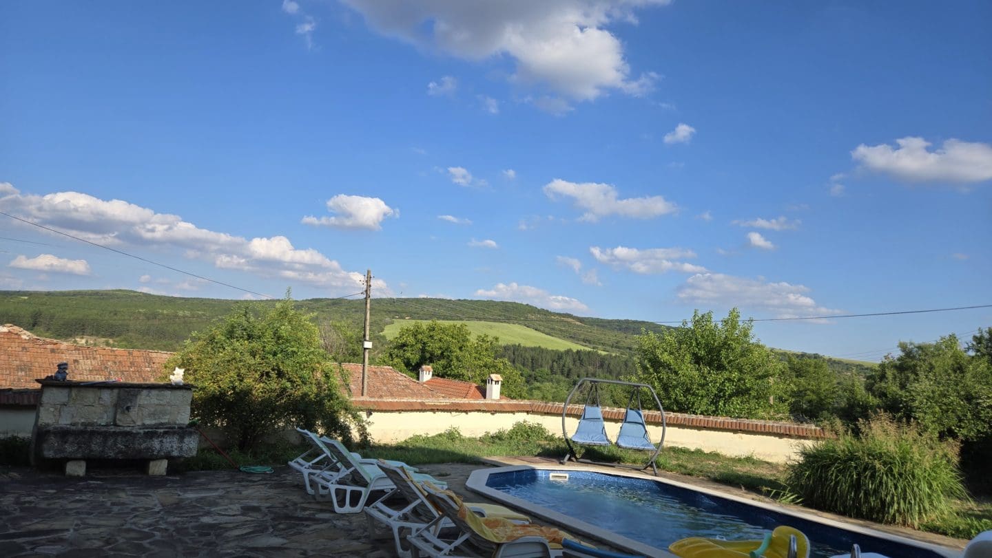 Bulgarian House with 4 Bedrooms and Pool in Village Balkanski