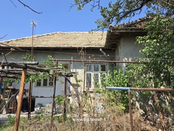 Bulgarian Property for Sale – Village Drinovo 800m² Garden