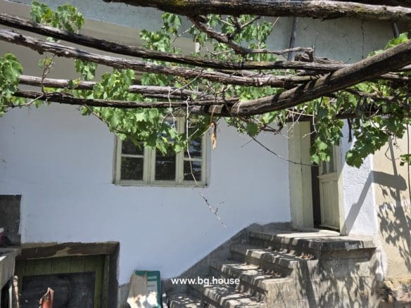 Bulgarian Property for Sale – Village Drinovo 800m² Garden