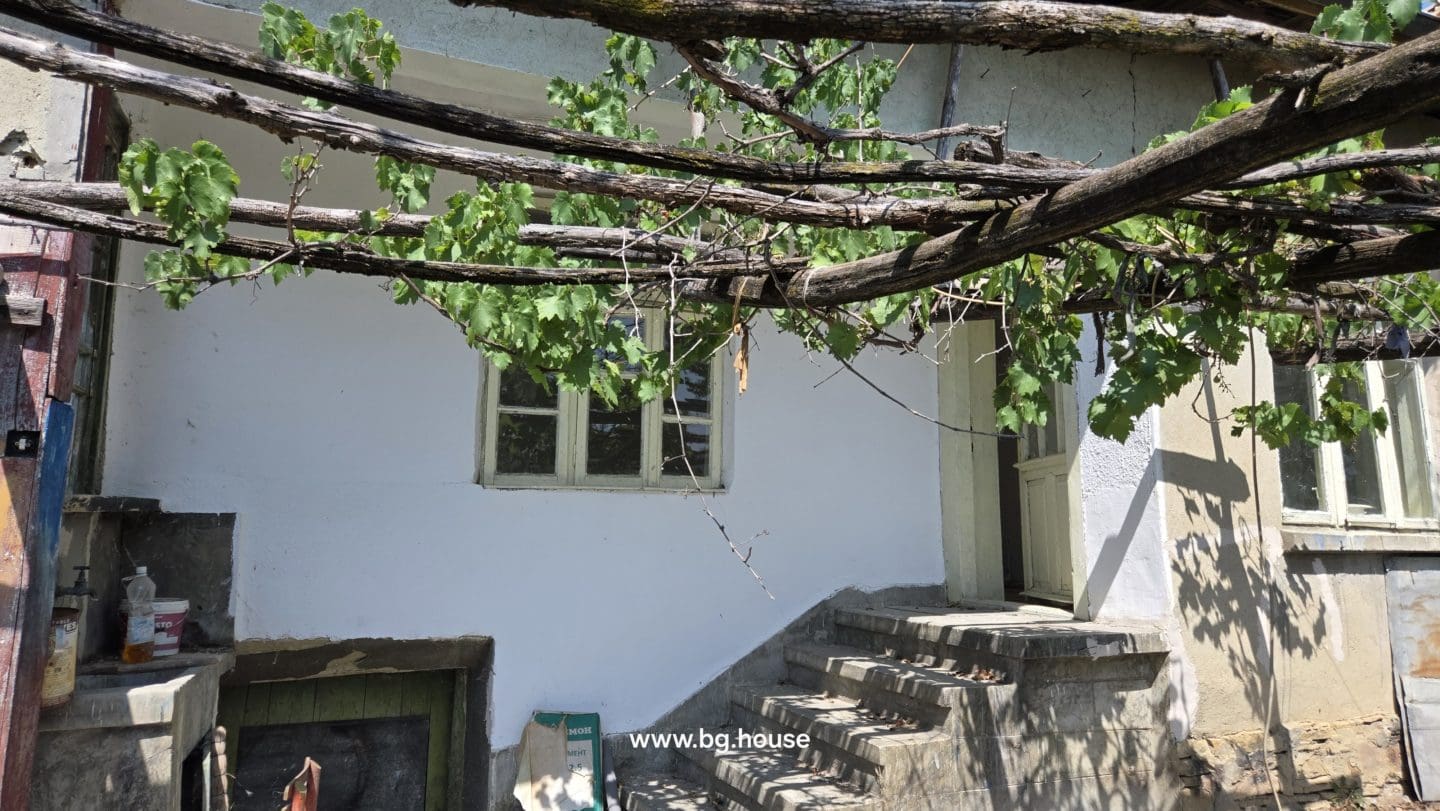 Bulgarian Property for Sale – Village Drinovo 800m² Garden