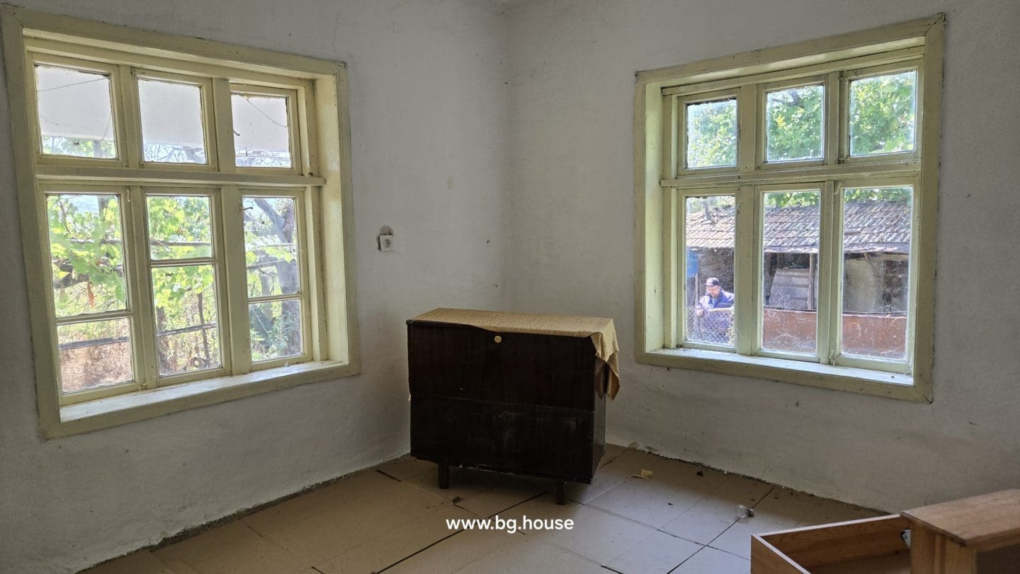 Bulgarian Property for Sale – Village Drinovo 800m² Garden
