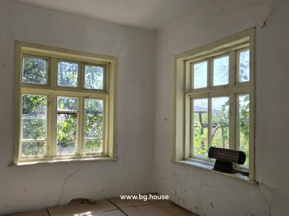 Bulgarian Property for Sale – Village Drinovo 800m² Garden