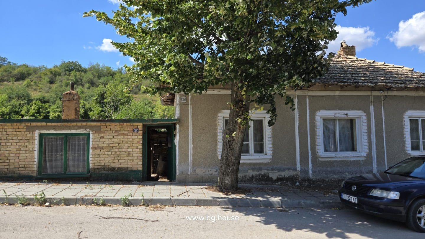 Bulgarian Property for Sale in Village Lyublen – 1090m² Freehold