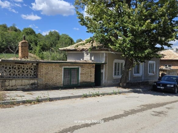 Bulgarian Property for Sale in Village Lyublen – 1090m² Freehold