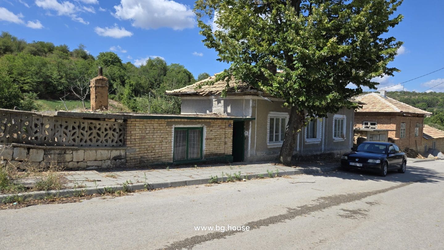 Bulgarian Property for Sale in Village Lyublen – 1090m² Freehold