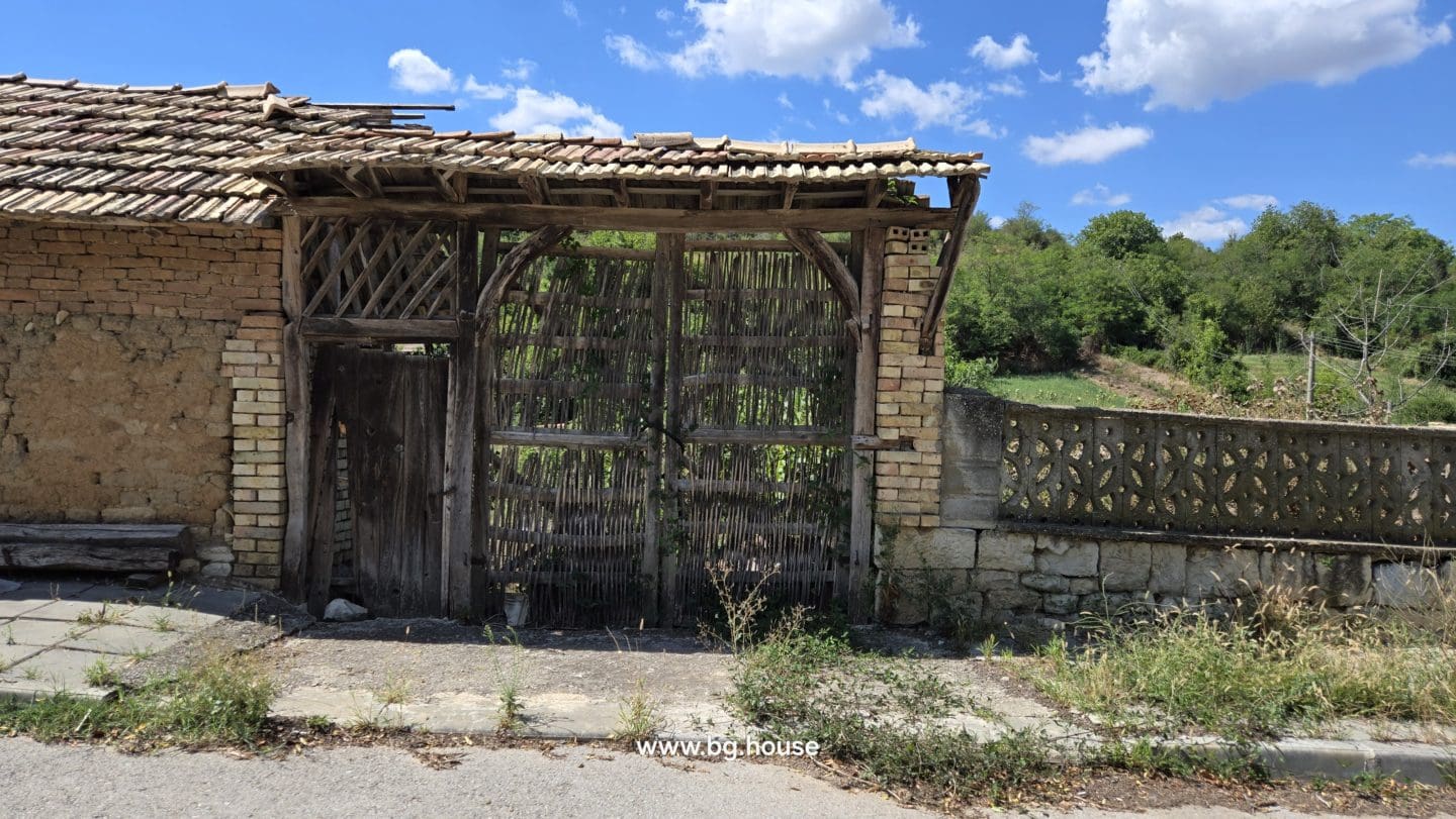 Bulgarian Property for Sale in Village Lyublen – 1090m² Freehold