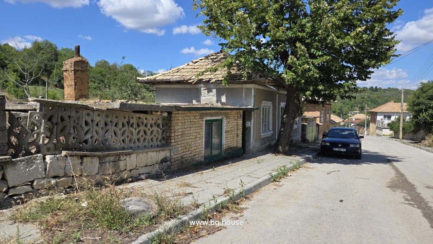 Bulgarian Property for Sale in Village Lyublen – 1090m² Freehold
