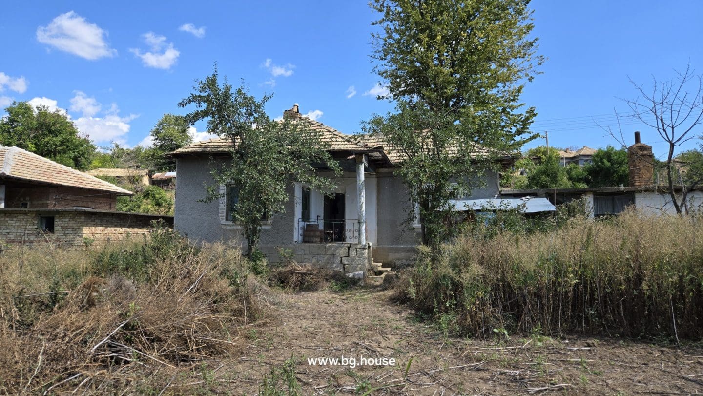 Bulgarian Property for Sale in Village Lyublen – 1090m² Freehold