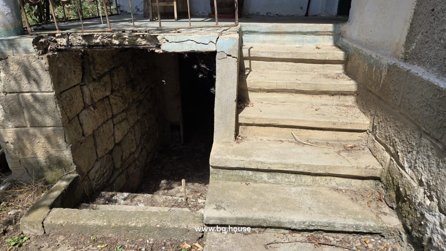 Bulgarian Property for Sale in Village Lyublen – 1090m² Freehold