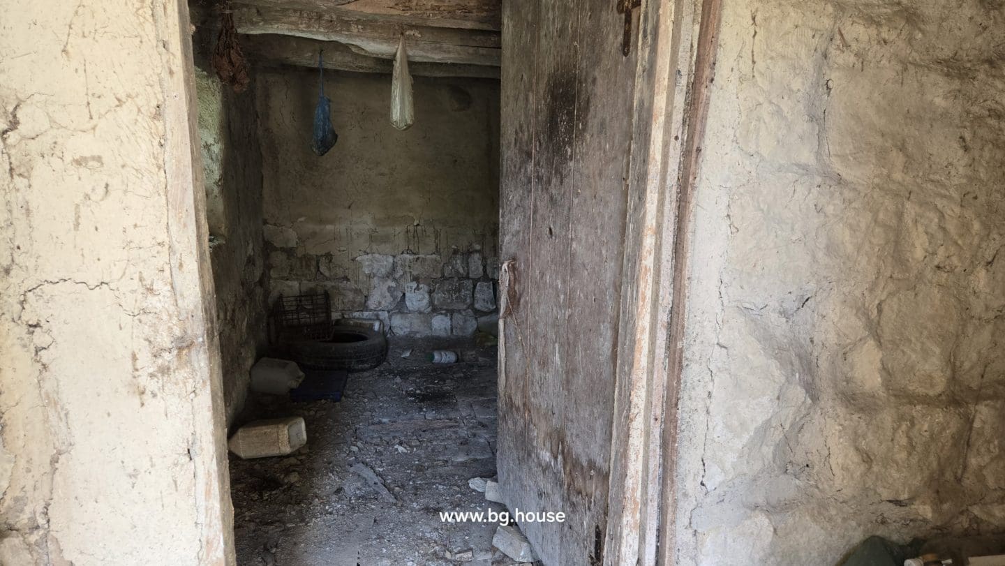 Bulgarian Property for Sale in Village Lyublen – 1090m² Freehold