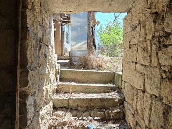 Bulgarian Property for Sale in Village Lyublen – 1090m² Freehold