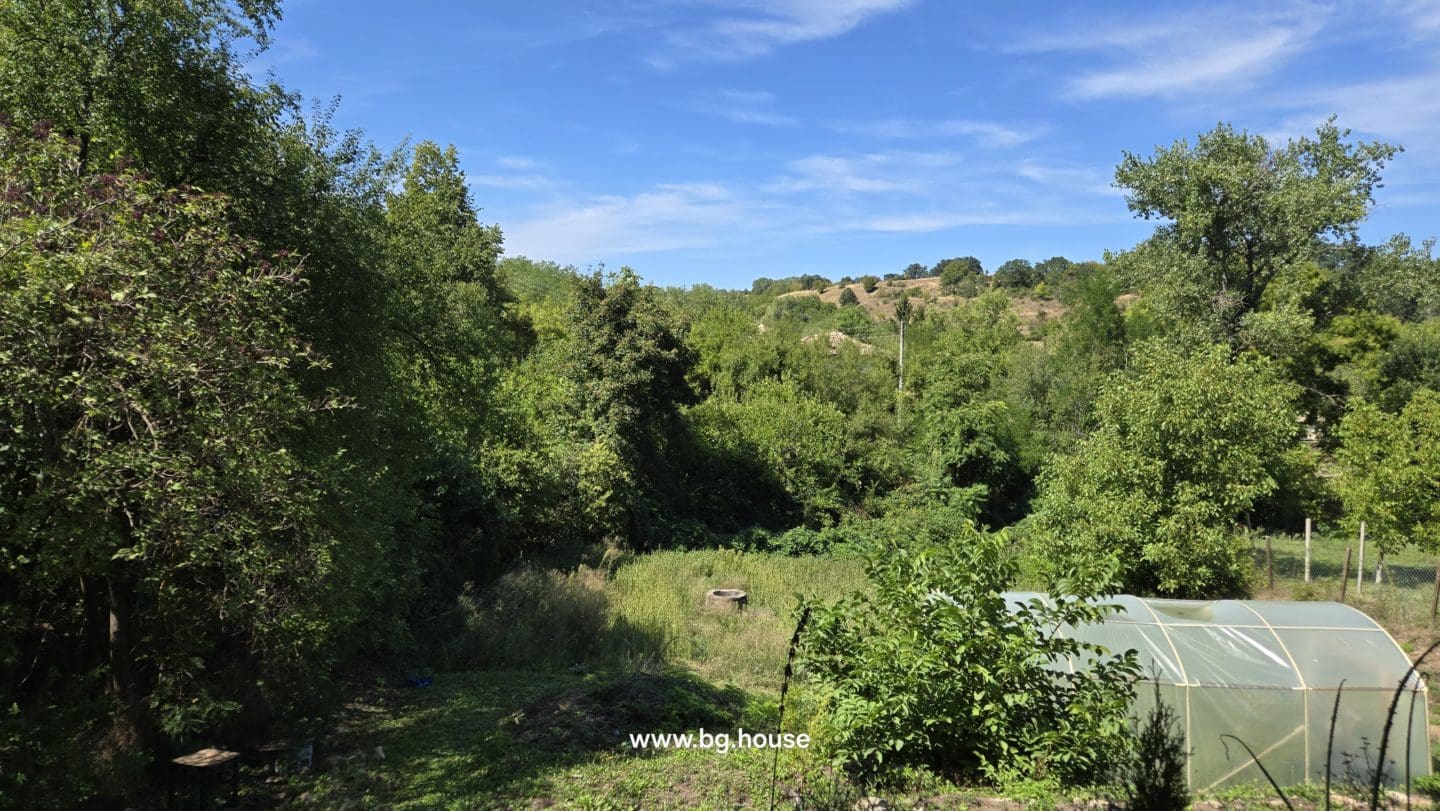 Bulgarian House for Sale in Village Zvezda – 1830m² Garden