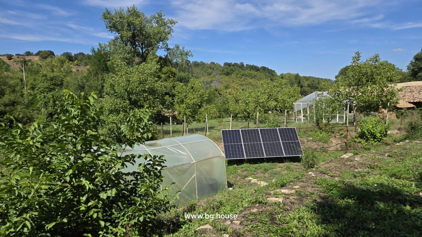 Bulgarian House for Sale in Village Zvezda – 1830m² Garden