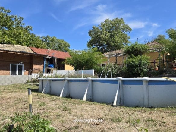 Bulgarian House for Sale in Village Zvezda – 1830m² Garden
