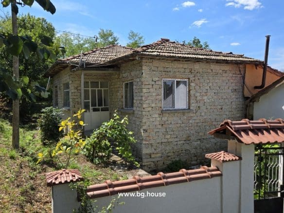 Bulgarian House for Sale in Village Zvezda – 1830m² Garden