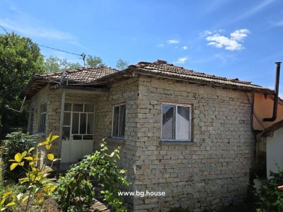 Bulgarian House for Sale in Village Zvezda – 1830m² Garden