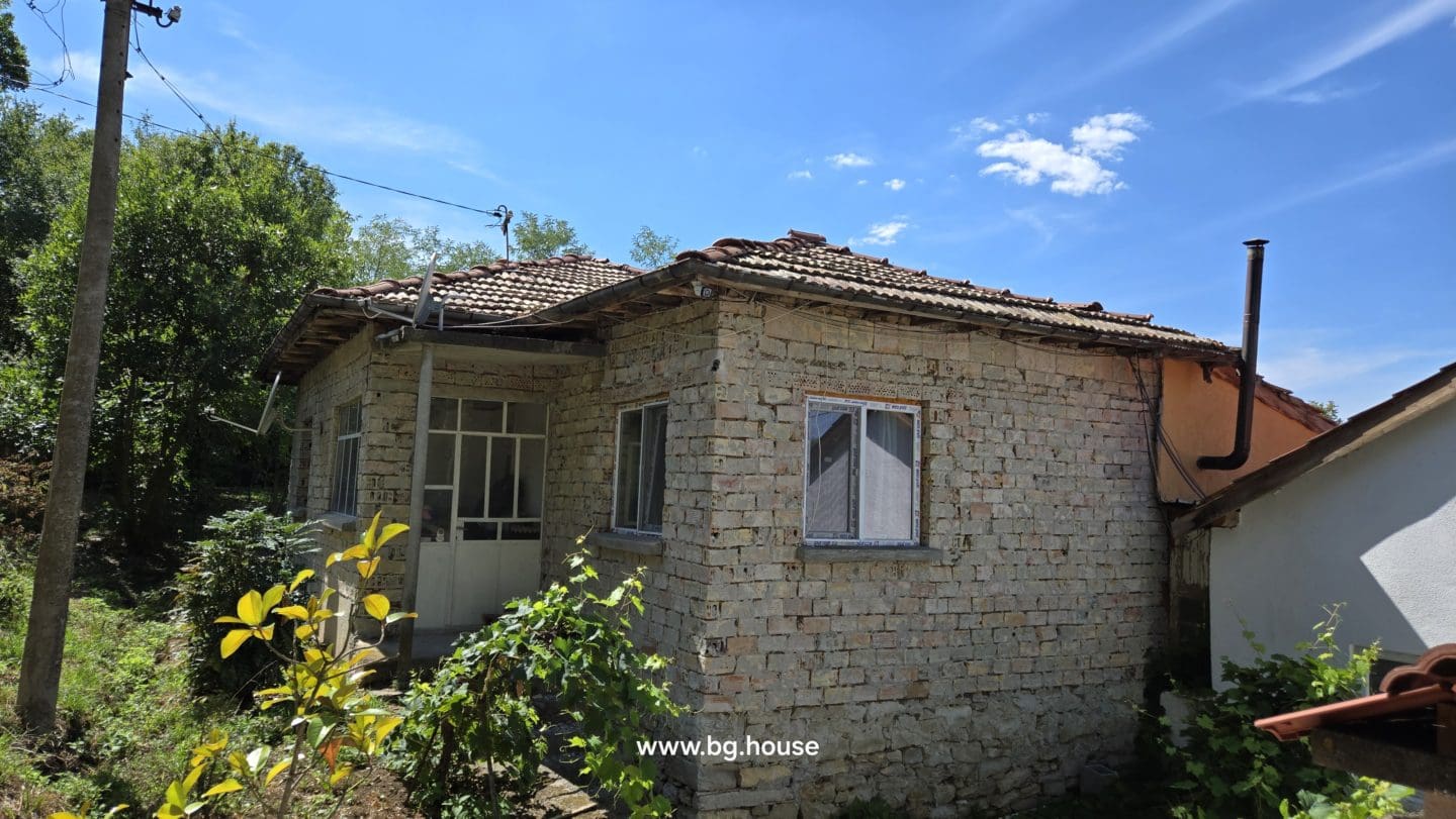 Bulgarian House for Sale in Village Zvezda – 1830m² Garden